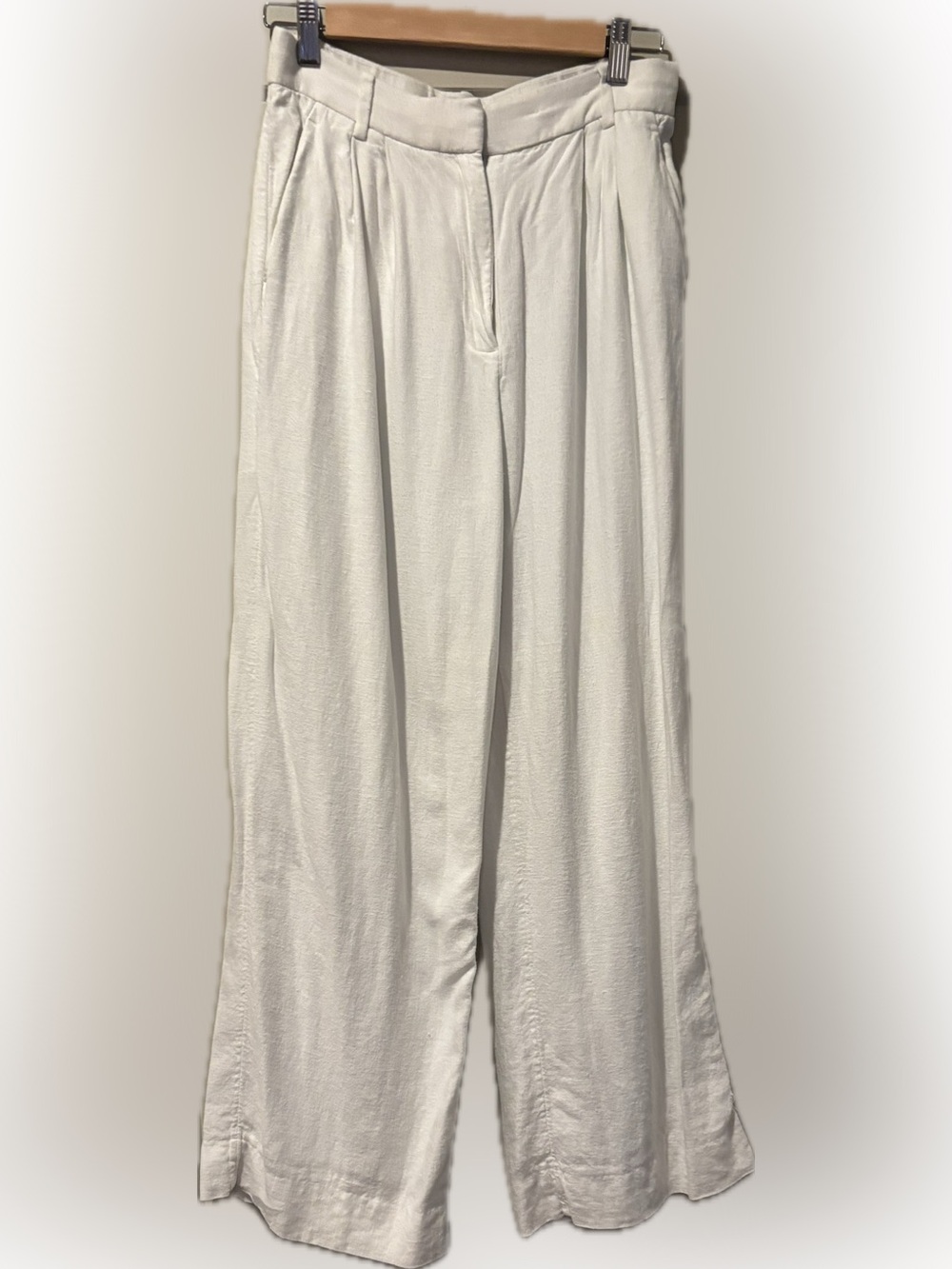 Abercrombie & Fitch White Linen-Blend wide leg pants. Inseam 27"